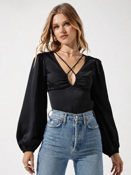Astr Tops - ASTR 🖤 Key Hole Cutout Long Sleeve Top